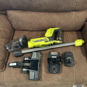 Ryobi One+ 18V Brishless Cordless Compact Stick Vacuum WITH Battery